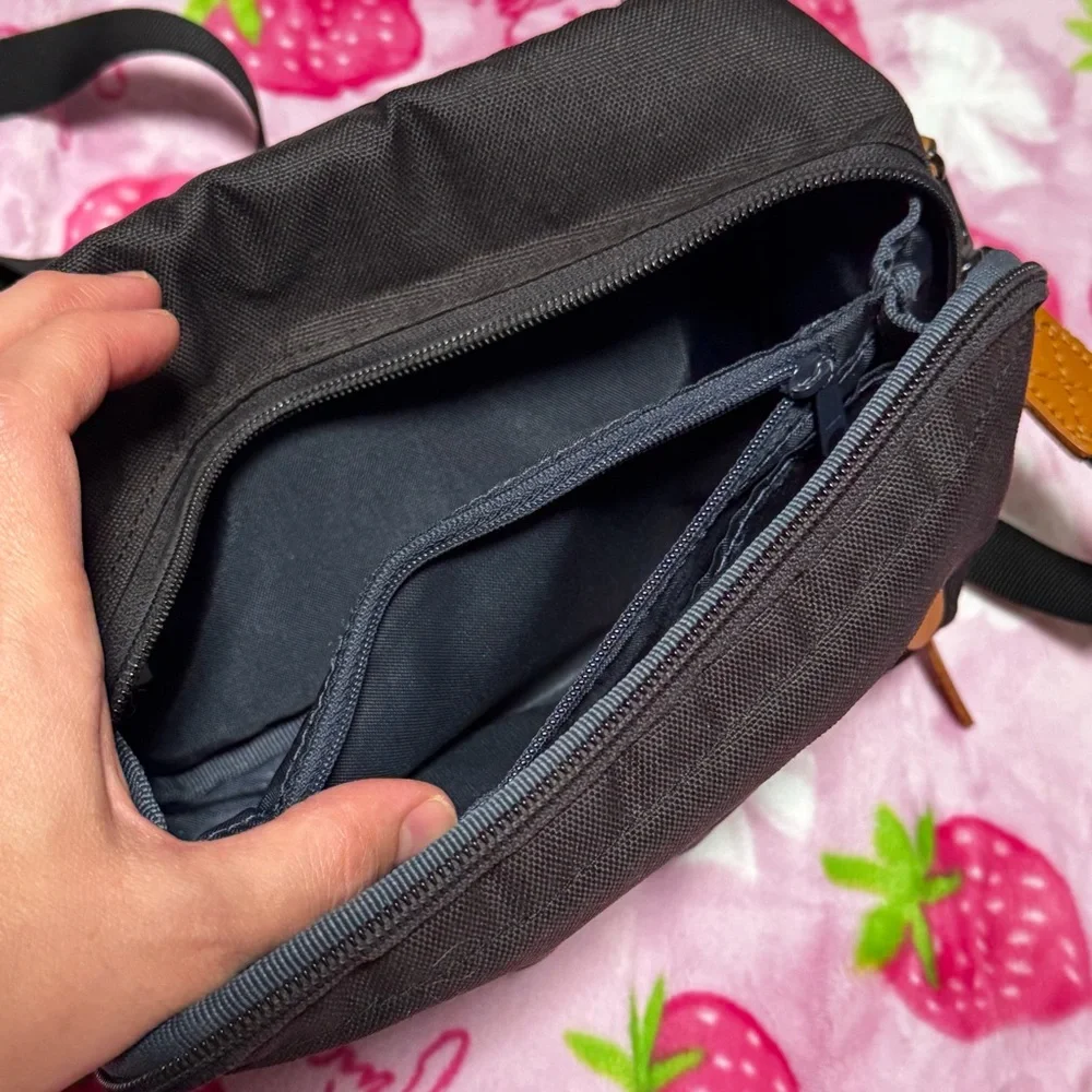 United By Blue Black Crossbody Bag Used Good Condition Zipper Storage - Picture 8 of 10